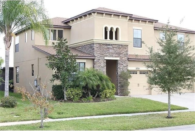 view of front of house featuring a front yard and a garage