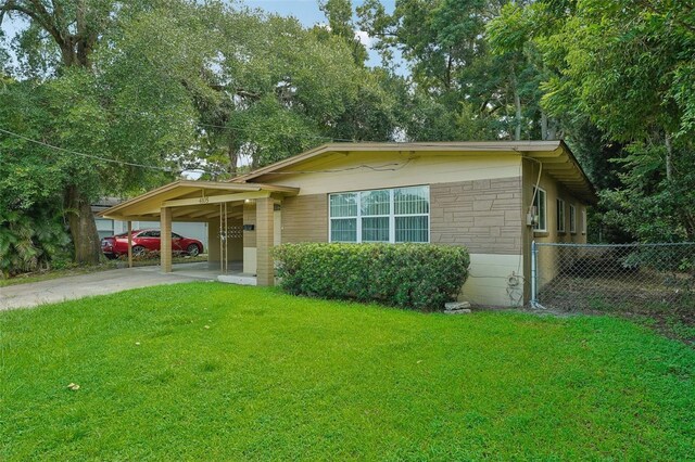 view of front of house featuring a front yard