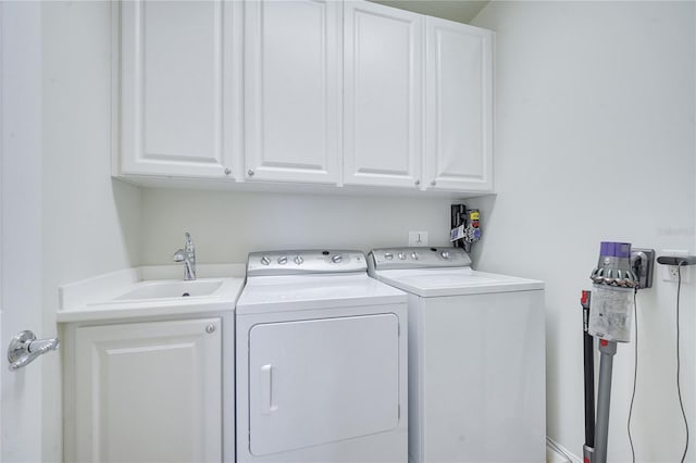 laundry room with cabinets, sink, and washing machine and dryer