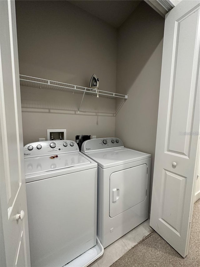 washroom featuring light tile patterned flooring and independent washer and dryer