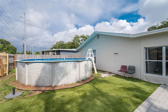 view of yard featuring a fenced in pool