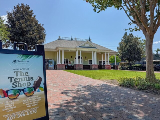 view of front facade with a front lawn