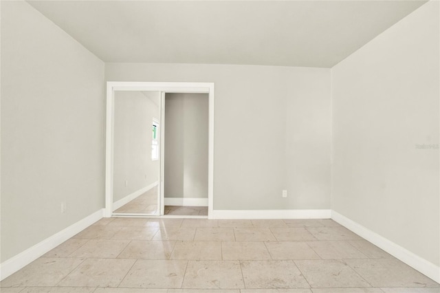 unfurnished room featuring light tile patterned flooring