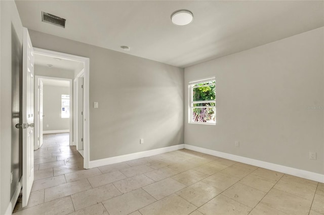 empty room featuring light tile patterned floors