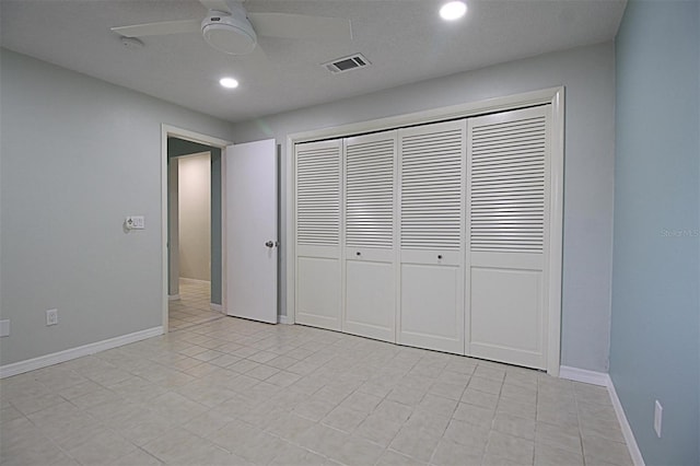 unfurnished bedroom with ceiling fan and a closet