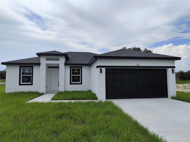 view of front of home featuring a front lawn and a garage