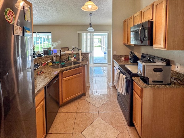 kitchen featuring sink, plenty of natural light, decorative light fixtures, and black appliances