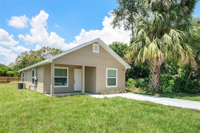 view of front of house featuring cooling unit and a front yard