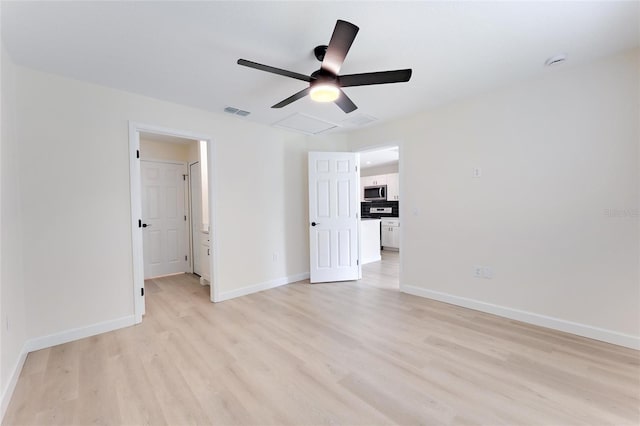 unfurnished bedroom featuring ceiling fan and light wood-type flooring