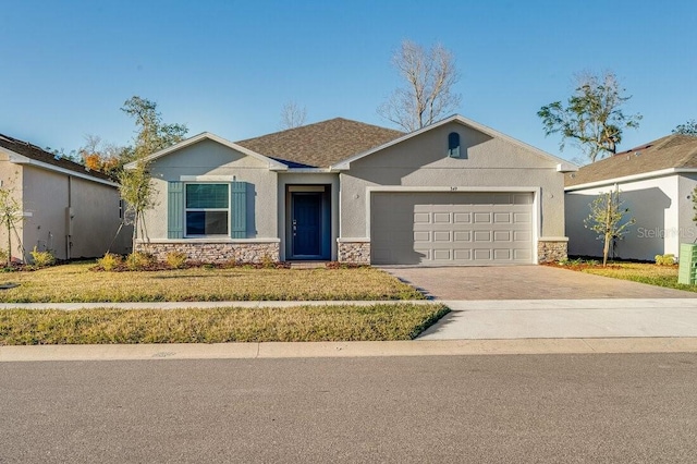 view of front facade featuring a garage and a front lawn