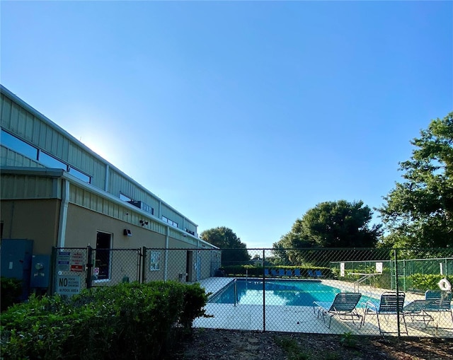 view of swimming pool