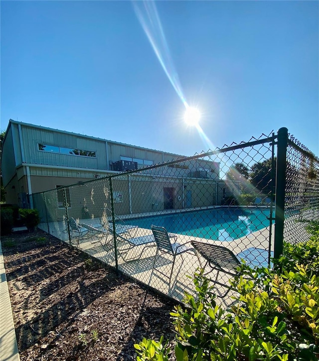 view of swimming pool