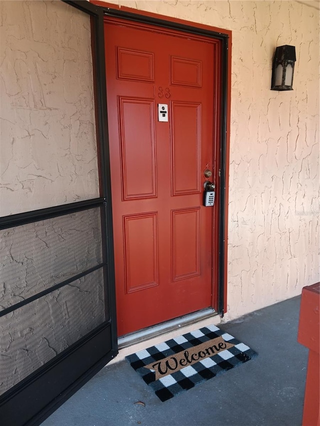 view of exterior entry with stucco siding