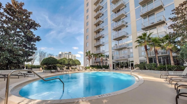 view of swimming pool featuring a patio