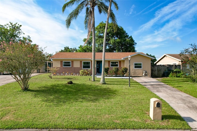 ranch-style house featuring a front yard