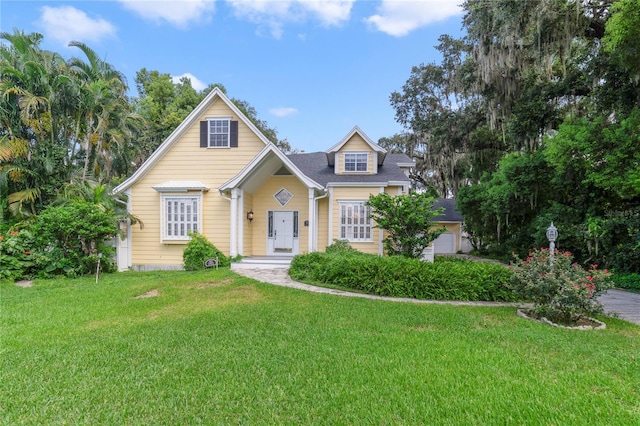 view of front of home featuring a front lawn