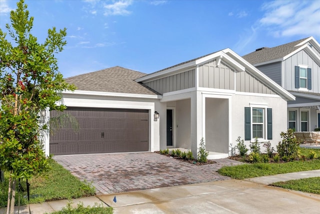 view of front of property featuring a garage