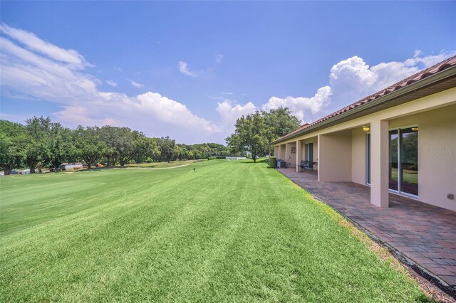 view of yard with a patio