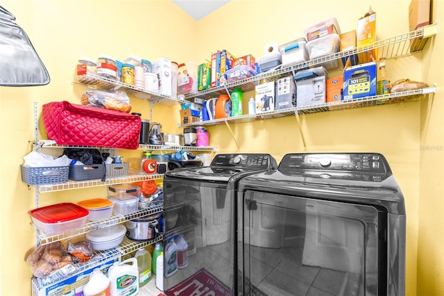 laundry room featuring washer and clothes dryer