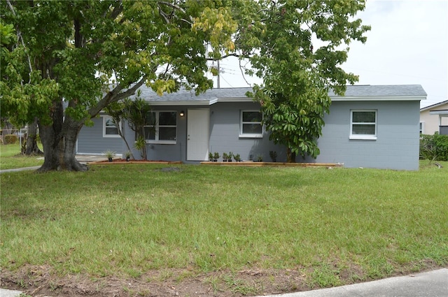 ranch-style house featuring a front yard