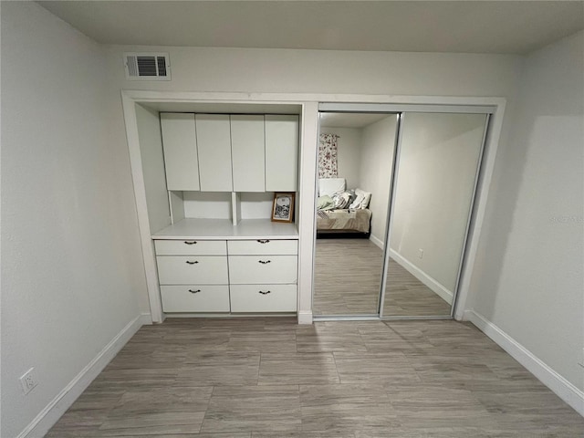 unfurnished bedroom featuring a closet, visible vents, and baseboards