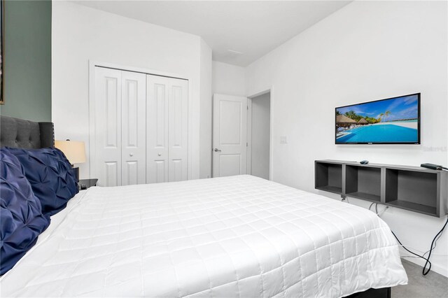 carpeted bedroom featuring a closet