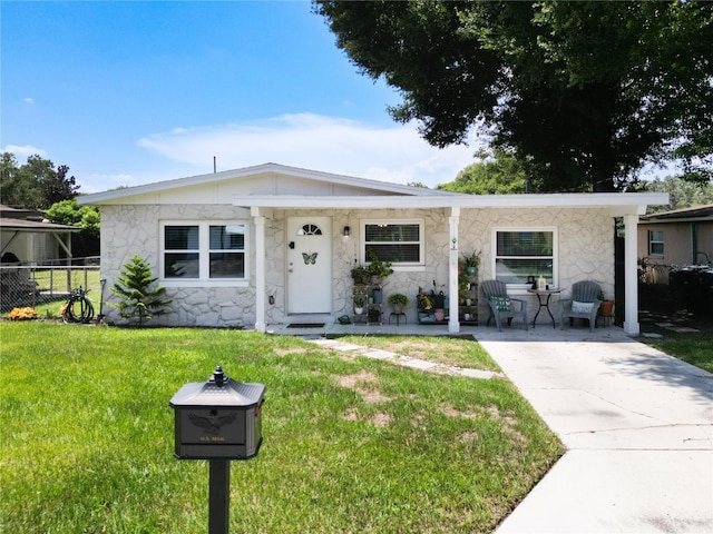 view of front of property with a front lawn