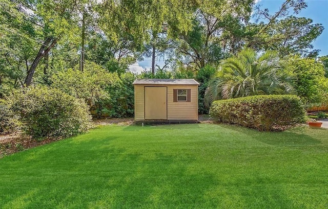 view of outdoor structure featuring a yard