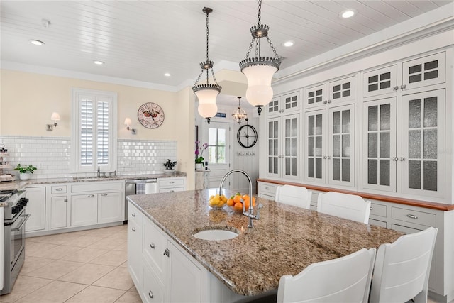 kitchen with stainless steel appliances, sink, wooden ceiling, a center island with sink, and white cabinets