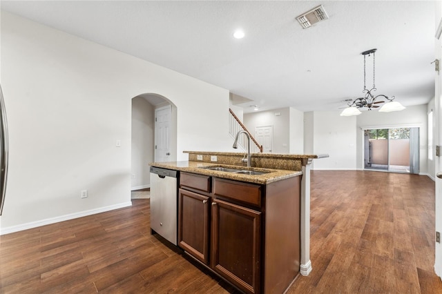 kitchen featuring dishwasher, an island with sink, ceiling fan, sink, and dark wood-type flooring