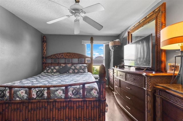 bedroom featuring a textured ceiling, ceiling fan, and hardwood / wood-style flooring