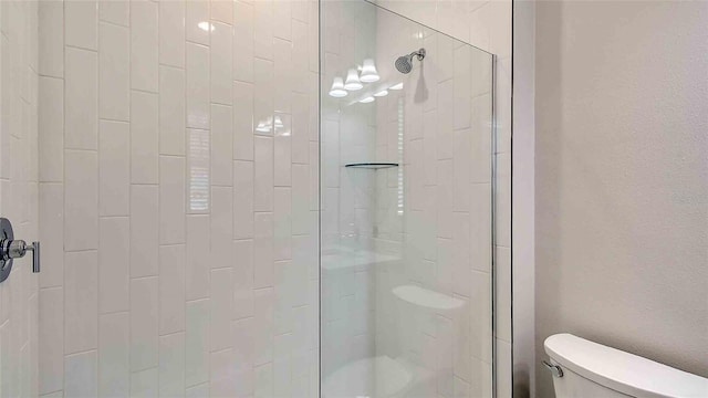 4910 Carova Way, Lakewood Ranch, FL 34211 - full bathroom featuring a shower stall and toilet