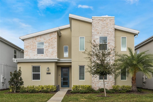 view of front of home featuring a front lawn