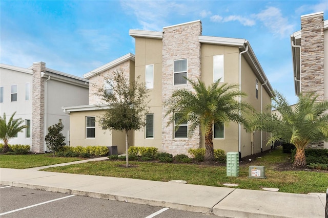 exterior space featuring a front yard