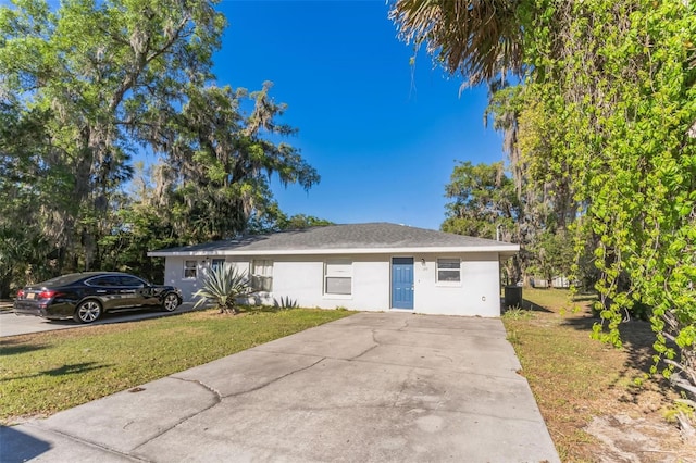 ranch-style house with a front yard