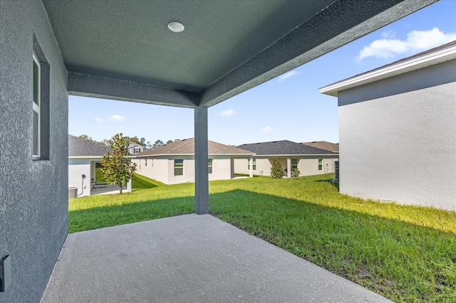 view of yard featuring a patio area