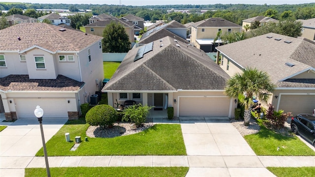 view of front of home featuring a front lawn