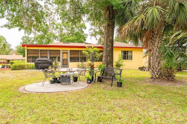 1546 Stormway Ct, Apopka, FL 32712 - view of green lawn with a patio and a sunroom