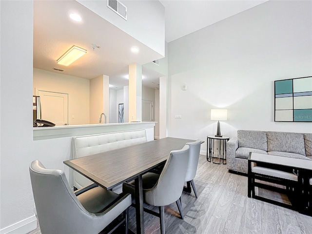 dining room with recessed lighting, light wood-type flooring, visible vents, and baseboards