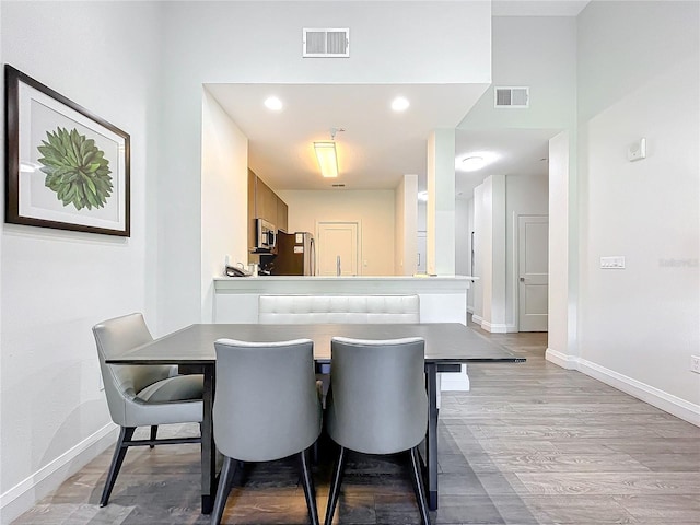 dining room featuring recessed lighting, light wood-type flooring, visible vents, and baseboards