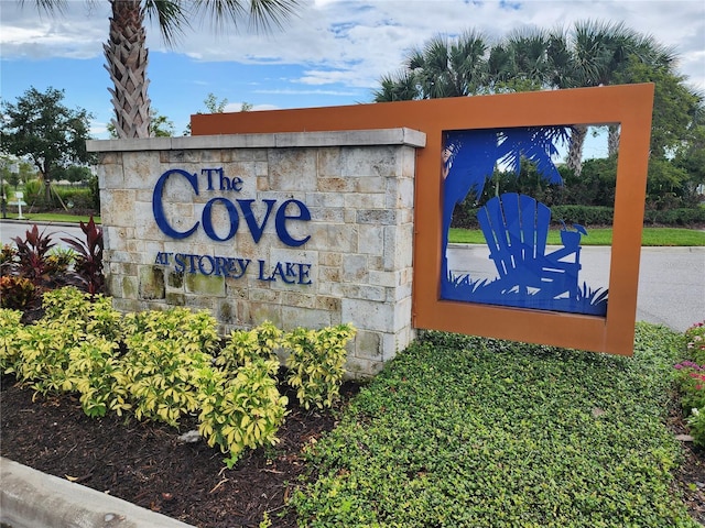 view of community / neighborhood sign