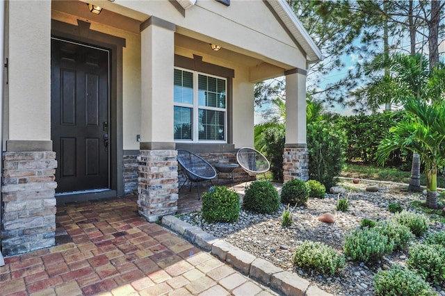 property entrance featuring a porch