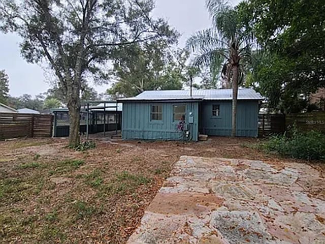 view of front facade with fence