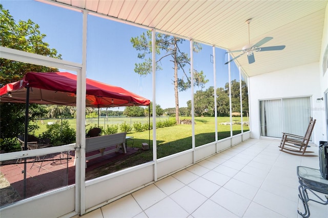 sunroom / solarium with ceiling fan