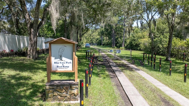 view of property's community featuring a lawn