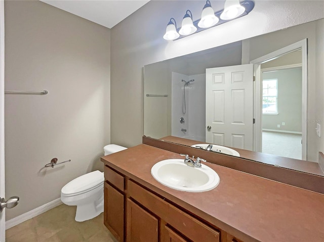 full bathroom featuring baseboards, shower / tub combination, vanity, and toilet