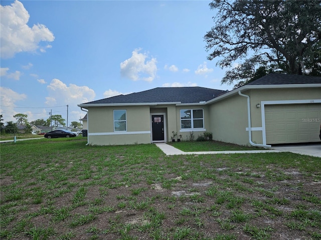 view of front facade featuring a front yard and a garage