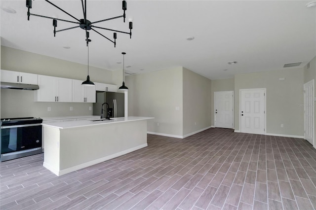 kitchen with stainless steel fridge with ice dispenser, light hardwood / wood-style flooring, range, and a kitchen island