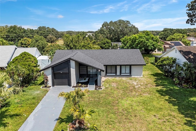 view of front of property featuring a garage and a front yard