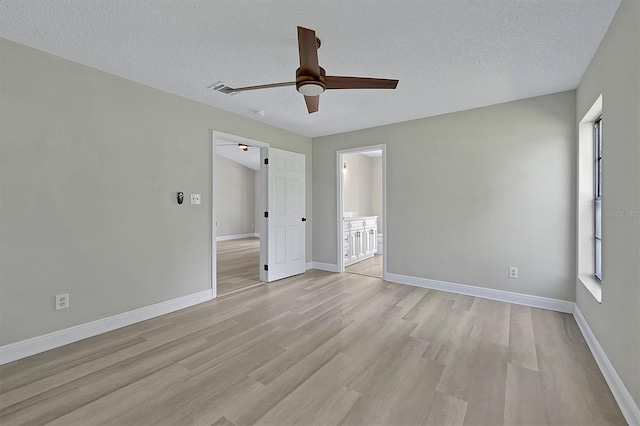 unfurnished room featuring light hardwood / wood-style flooring, a textured ceiling, and ceiling fan